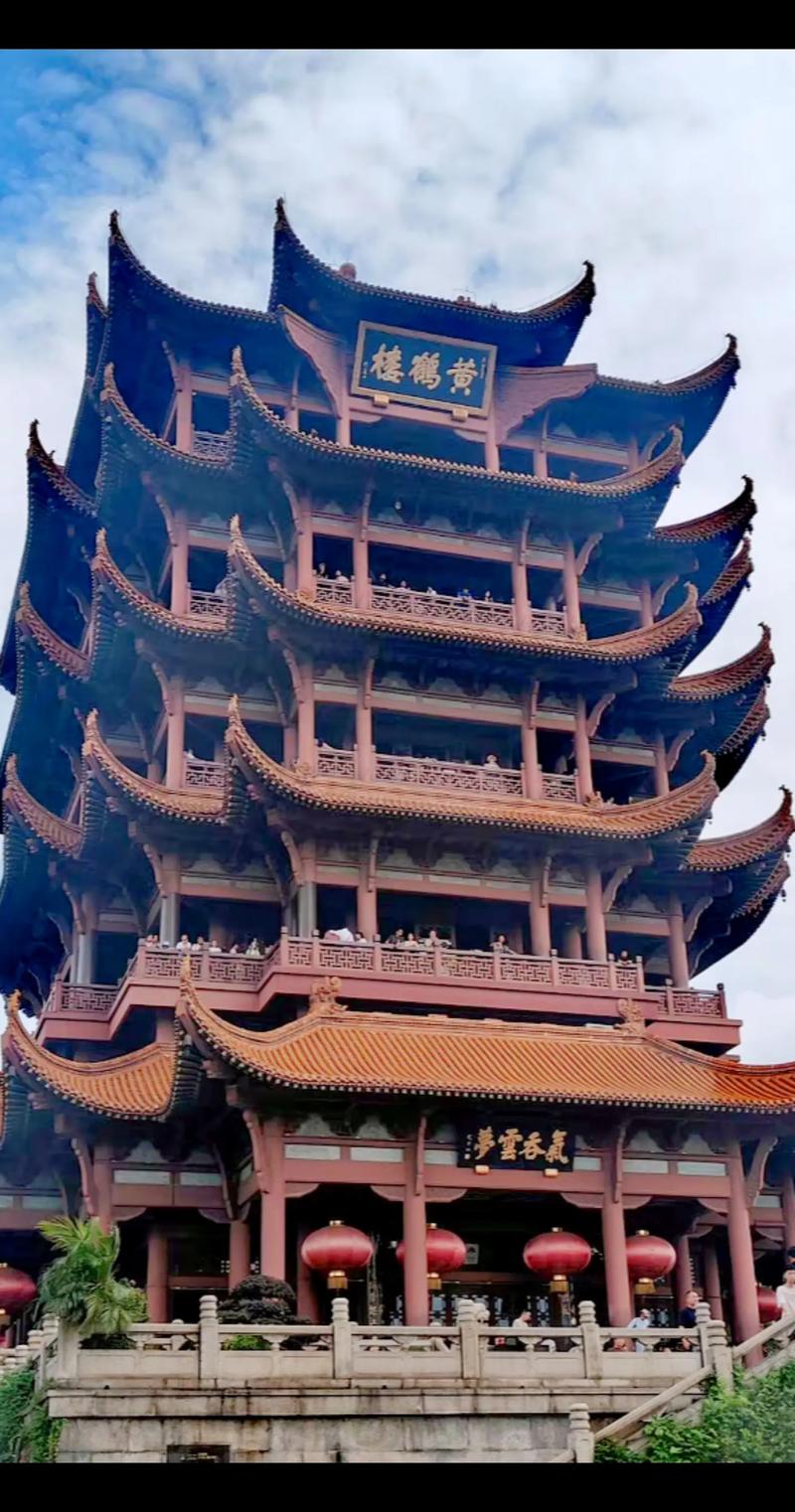 武漢黃鶴樓這次真的火了.#跟著課本去旅行 武漢黃鶴樓這次真的 - 抖音