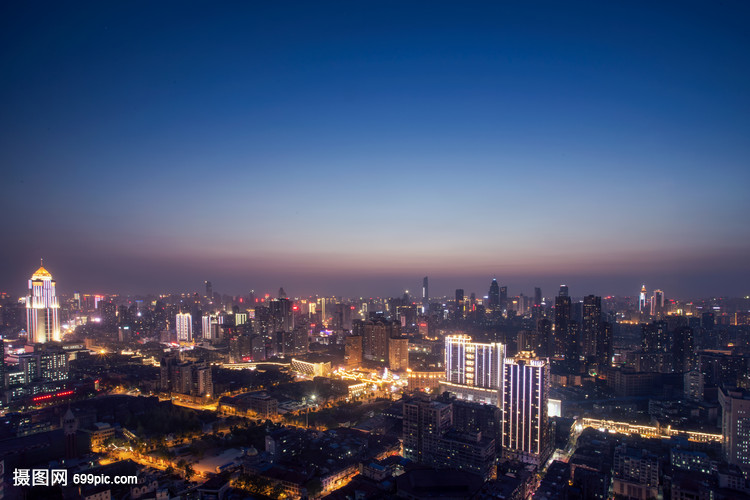 登高俯瞰武漢黃昏